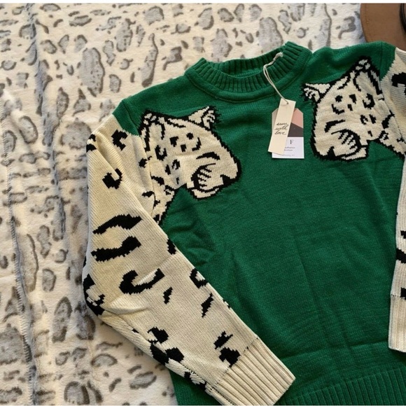 Boho Green Leopard Animal Print Cozy Sweater - Picture 3 of 3